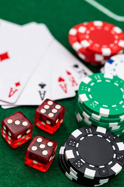 toto5d mobile app interface showing football markets and live-dealer tables